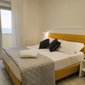 Gran San Bernardo - - Fronte Mare Con Cucina Riccione